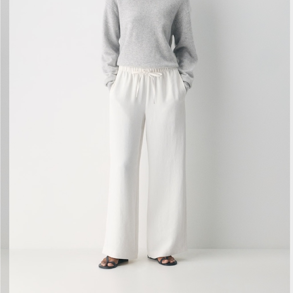 Aritzia Lodge Pant, light birch, crepette - Picture 3 of 10